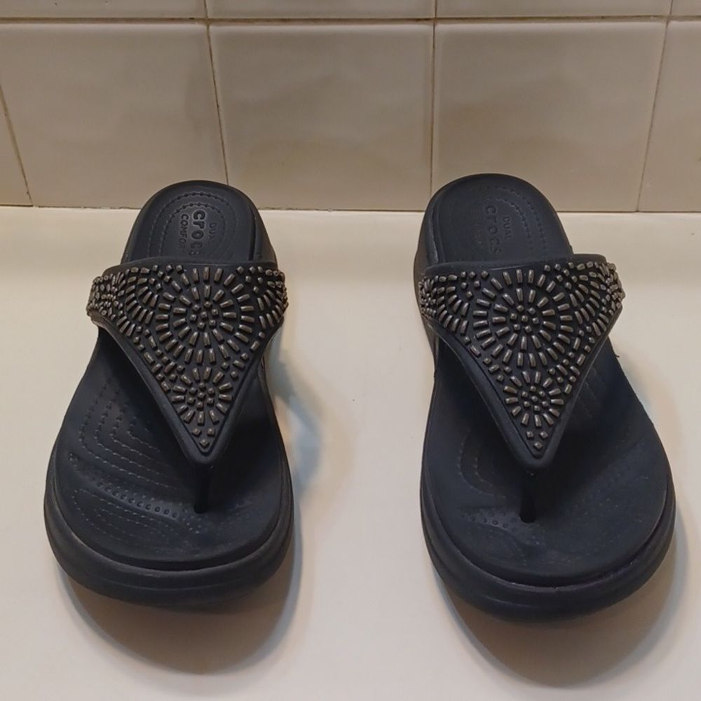 Crocs Daul Comfort  Chunky Thong   Studded Brass  Women's Black Sandals 8W